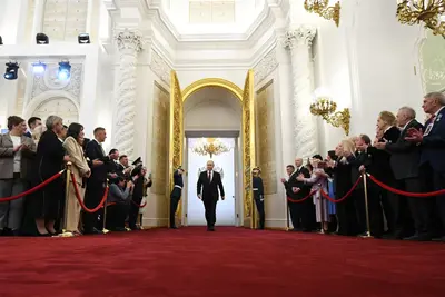 Putyin ötödik államfői ciklusának kezdete a demokrácia további leépítésével