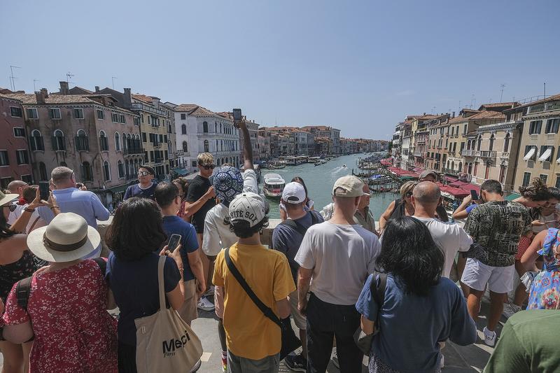 Velence bevezeti a turisták számára szóló belépődíjat a túlzsúfoltság csökkentése érdekében