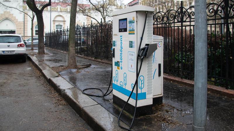 Magyarországon rohamosan nő az elektromos autók száma
