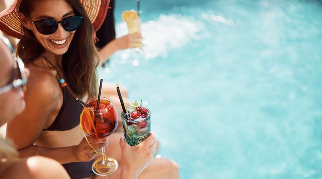 Hőség és alkohol: Hogyan fogyasszunk okosan a nyári kánikulában
