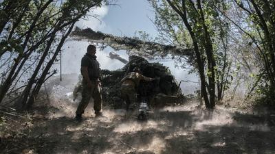 Az oroszok álcázzák tüzérségüket, míg az ukránok csapásokat mérnek