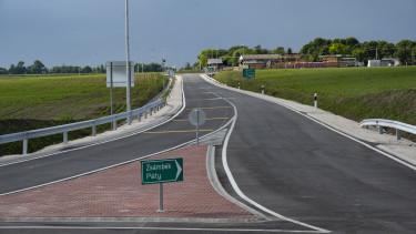 Megnyílt az új útszakasz Páty és az M1-es autópálya között