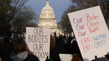 Az abortuszjog változásai és a demokraták választási stratégiája