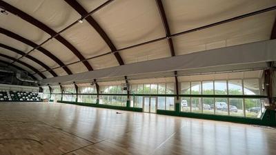 A győri kosárlabda-sátor felújítása: többszöri késés és költségnövekedés