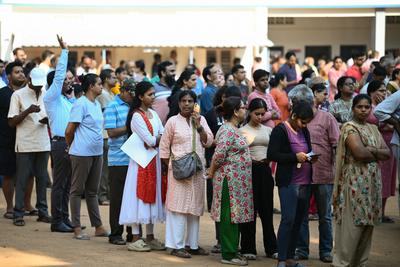 Bengaluru választóit ingyen sörrel és taxival csalogatják