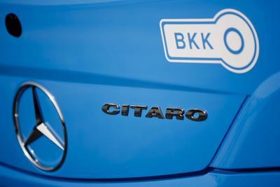Ötven új Mercedes csuklósbusz érkezik Budapestre 2025-ben