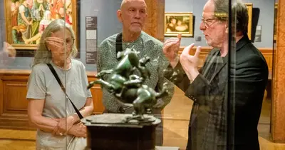 John Malkovich magyar kultúrára szomjazik: Látogatás a Szépművészeti Múzeumban