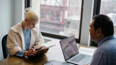 A munkahelyi stressz fizikai tünetei és a váltás fontossága