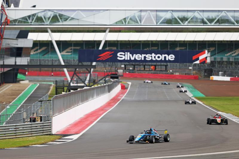 Molnár Martin nyolc dobogóval zárja a brit F4-es szezon első felét