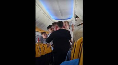 Zűrzavar a Ryanair járatán: verekedés tört ki az utasok között