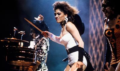 Sheila E., a zeneipar örökifjú dobosnője Michael Jacksonnal és Prince-szel