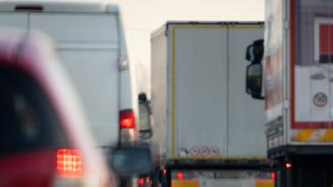 Forgalmi torlódás az M5-ös autópályán: kerülőutak és friss hírek