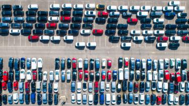 Márciusban csökkent az autóértékesítés Európában, de a hibridek térnyerése folytatódik