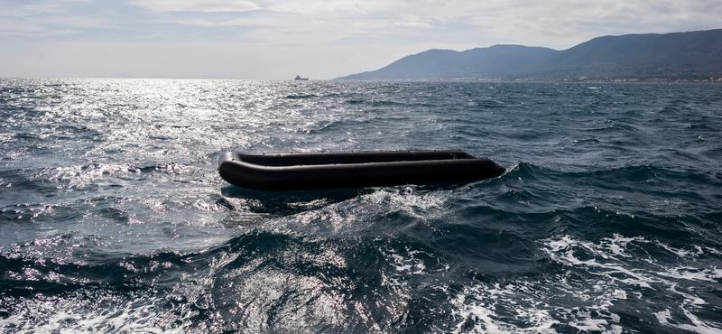 Több tucat eltűnt és legalább tíz halott az olasz partoknál történt hajótörésekben