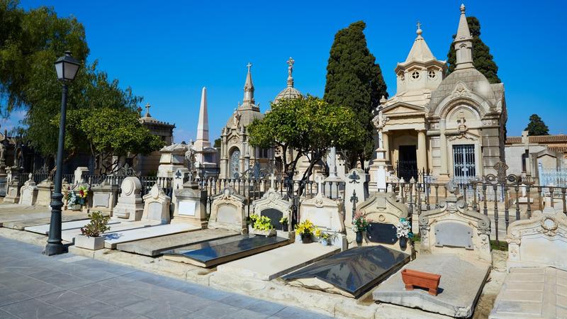 Valencia temetőiben épül Spanyolország legnagyobb városi napelemparkja