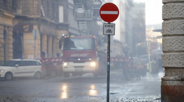 Reggeli balesetek okoznak fennakadást Budapesten
