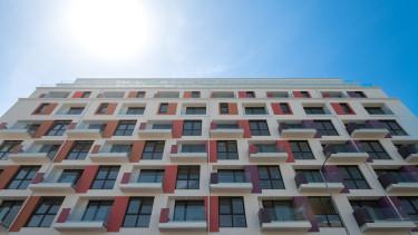 Budapesti lakáspiac bővül: több mint 600 új lakás átadása nyáron