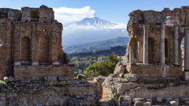 Az Etna kitörése miatt csökken a cataniai repülőtér forgalma