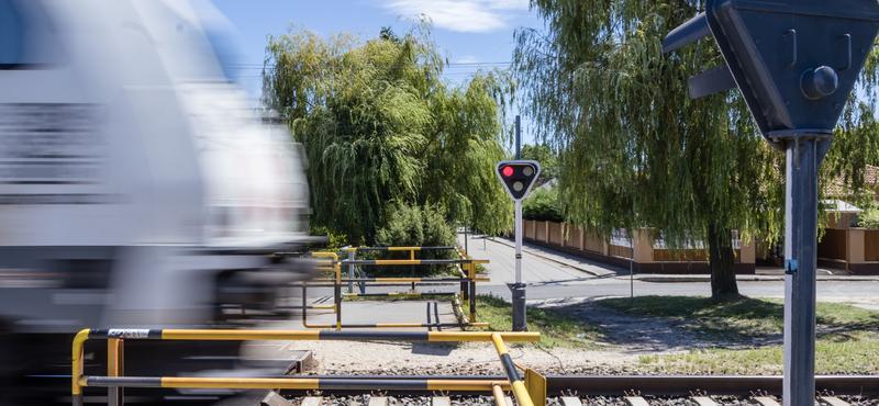 Vonatgázolás okoz jelentős késéseket Kiskunfélegyháza közelében