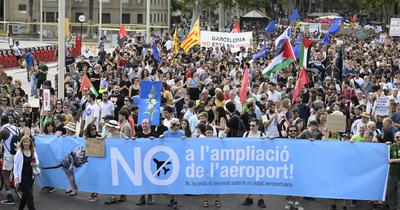 Ezrek tiltakoznak a tömegturizmus ellen Barcelonában