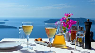 Fedezze fel Santorini szigetének varázslatos borait