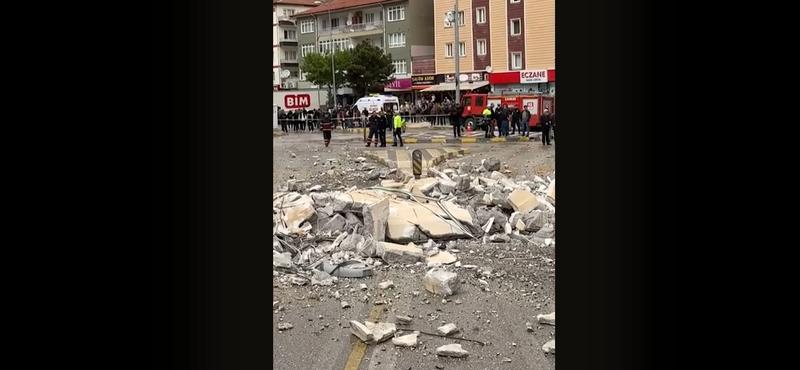 Hatalmas vihar döntött ki egy minaretet Cankiriban, Törökországban