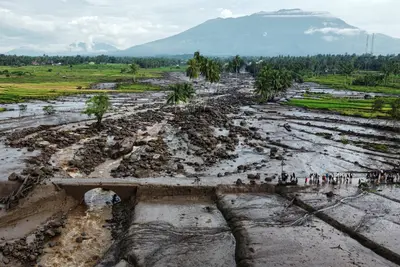 Tragédia Szumátrán: 41 halott a villámárvíz és lávafolyás következtében