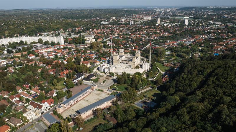 A diósgyőri vár visszaépítése: Szunyogh László főépítész véleménye