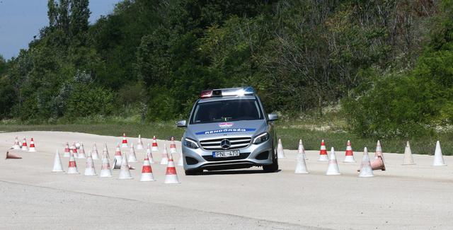 A Blikk tesztelte a rendőrség frissen fejlesztett prémium járműparkját