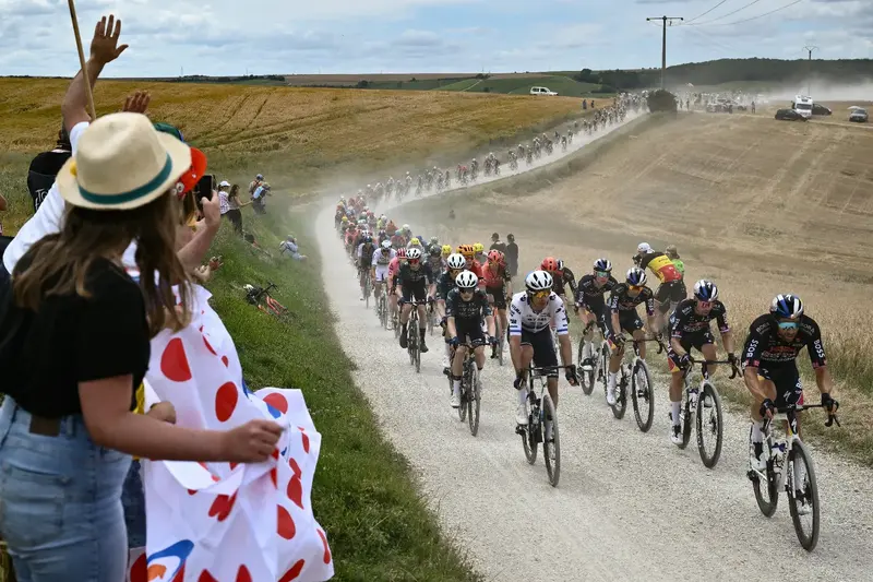 Murvás kihívások és izgalmas csaták a Tour de France vasárnapi szakaszán