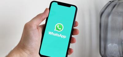 Újítások a WhatsApp hívásfunkciójában: több résztvevő és képernyőmegosztás hanggal
