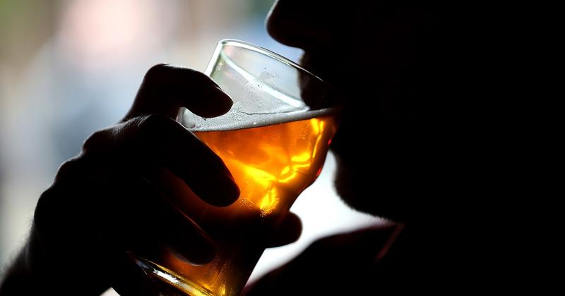 A globális alkoholfogyasztás csökken, de nem elég gyorsan