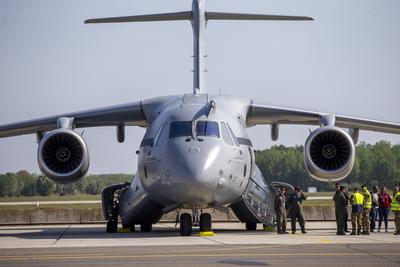 Megérkezett a magyar légierő új szállítógépe: a KC-390 bemutatkozik