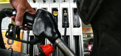A kormány újratárgyalja a benzinárak maximális összegét