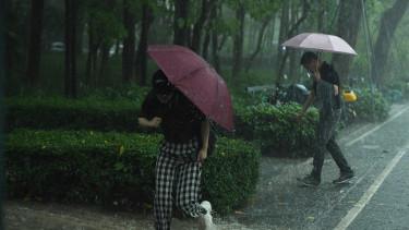 Evakuálás Kuangtung tartományban a pusztító időjárási viszonyok miatt