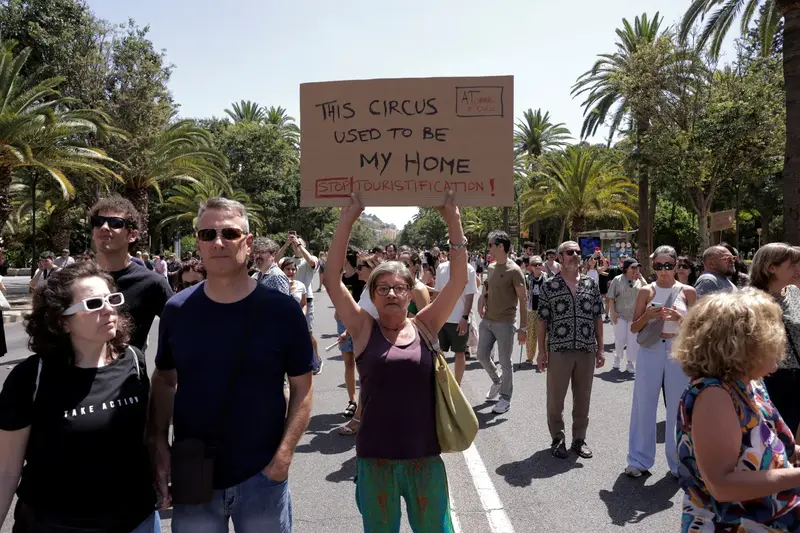 Spanyolország utcáira vonultak a tömegturizmus elleni tüntetők