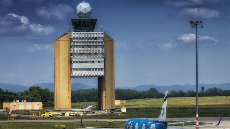 Késések és járattörlések a Liszt Ferenc Repülőtéren zivatarok miatt