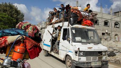 Több mint százezer palesztin hagyta el Rafahot a közelgő izraeli offenzíva előtt