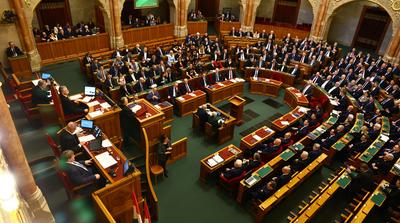 Heves vita a magyar parlamentben a kínai elnök látogatásáról