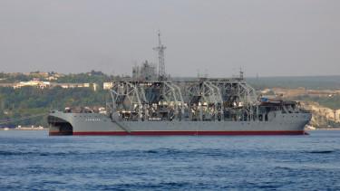 Ukrán rakéta találata érte az orosz Kommuna mentőhajót Krímben