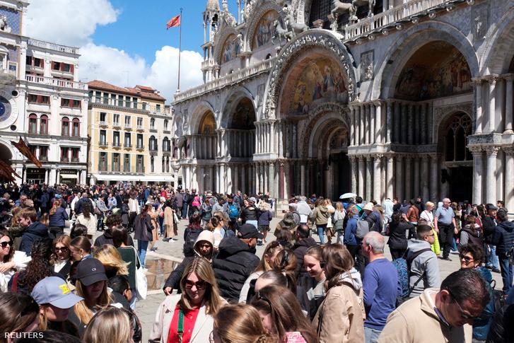 Velence fizetős belépési rendszere nem riasztja el a turistákat