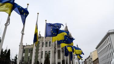 Ukrajna újjáépítése: Nemzetközi segítség és a reformok kihívásai