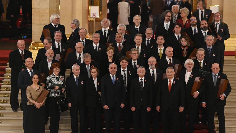 Kossuth-díjasok ötvenmilliós díszvacsorája a Sándor-palotában