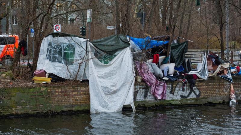 Az EU jelentése szerint nő a szegénység és rasszizmus Európában