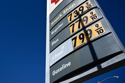 A kormány szerint a magas üzemanyagárak mögött a kapzsi kereskedők állnak