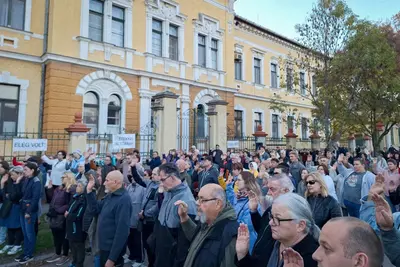 Tüntetés a szentesi szülészeti osztály bezárása ellen