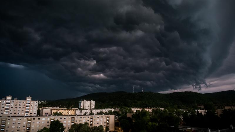 Országszerte heves zivatarokra figyelmeztet a HungaroMet