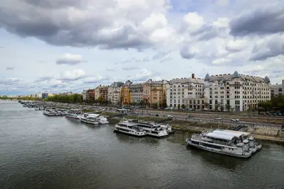 Budapest szabályozza a bulihajók helyzetét a Duna-parton