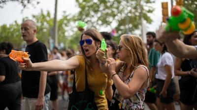 Ezrek tüntetnek a túlzott turizmus ellen Barcelonában
