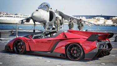 2,2 milliárd forintért kelt el egy ritka Lamborghini Veneno Roadster